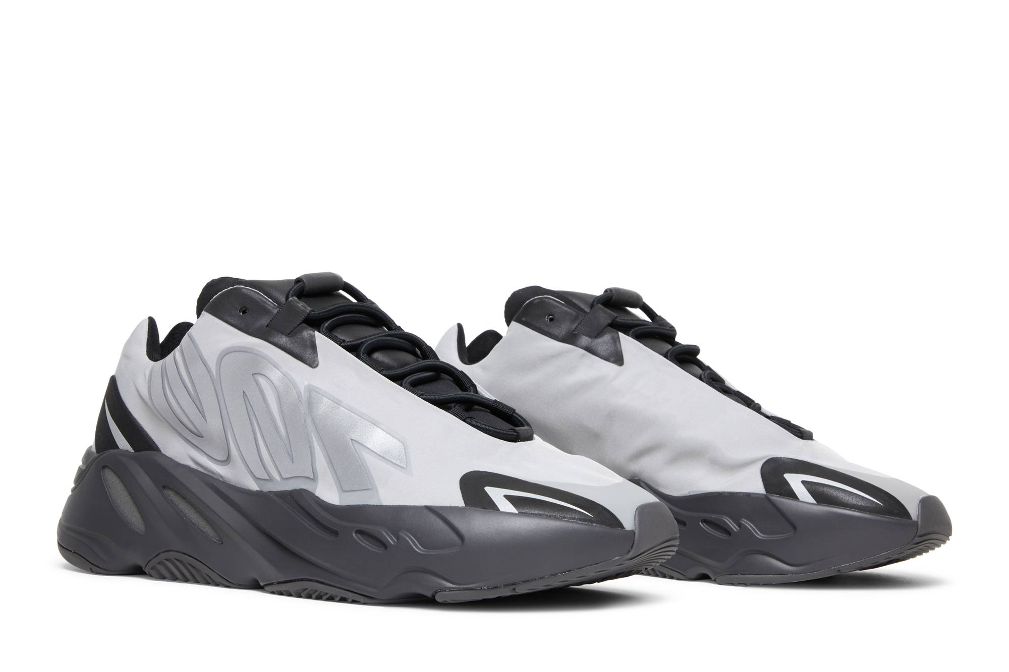adidas Yeezy Boost 700 MNVN ‚Metallic Silver‘ GW9524 Domahi store