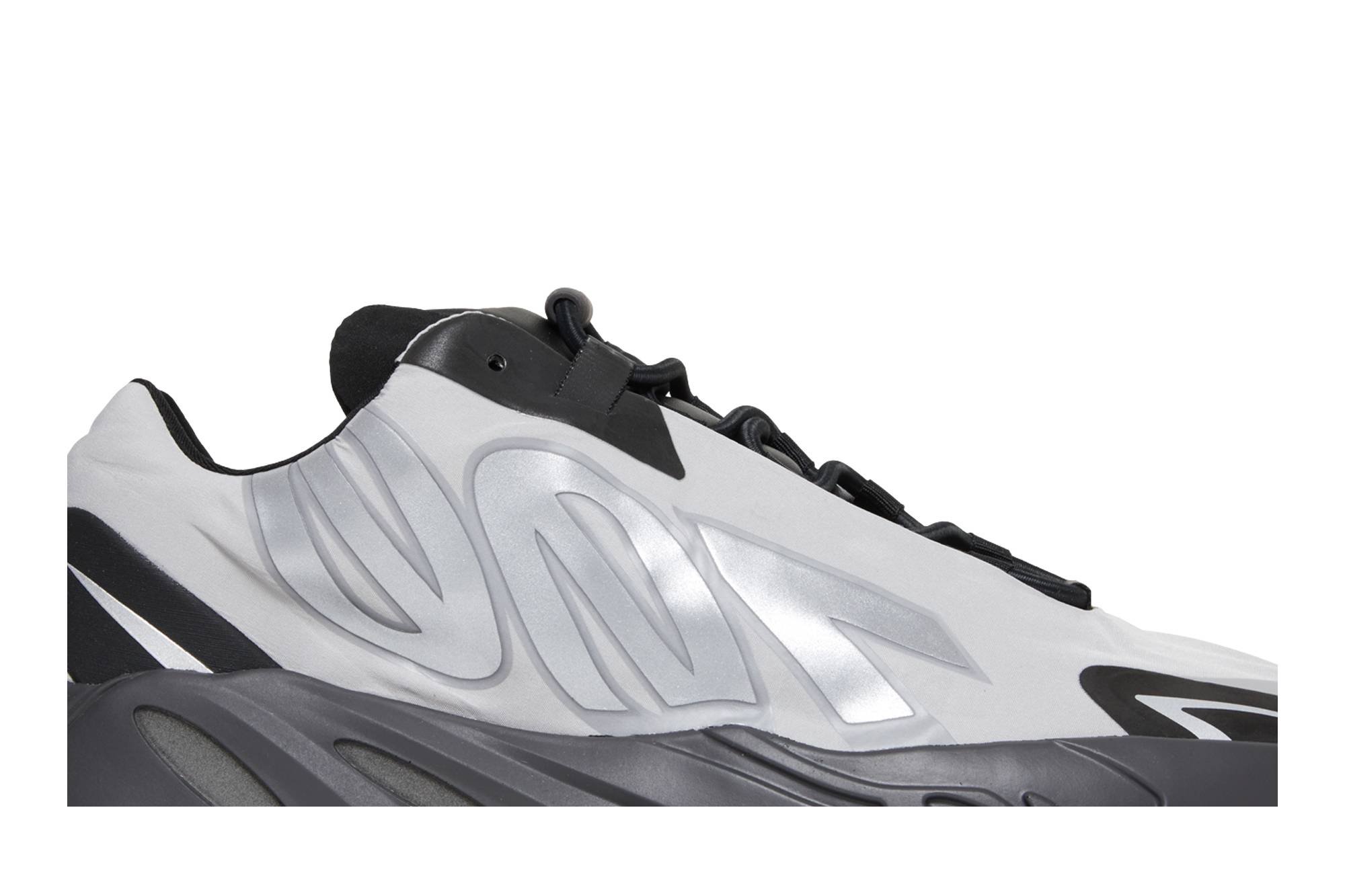 adidas Yeezy Boost 700 MNVN ‚Metallic Silver‘ GW9524 Domahi store