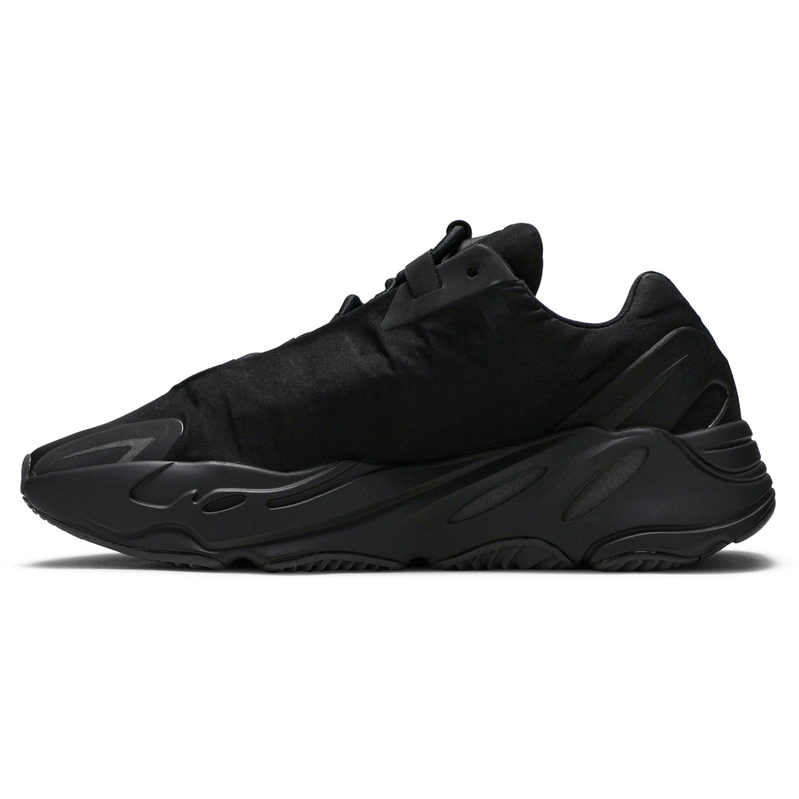 adidas Yeezy Boost 700 MNVN ‚Triple Black‘ FV4440 Domahi store