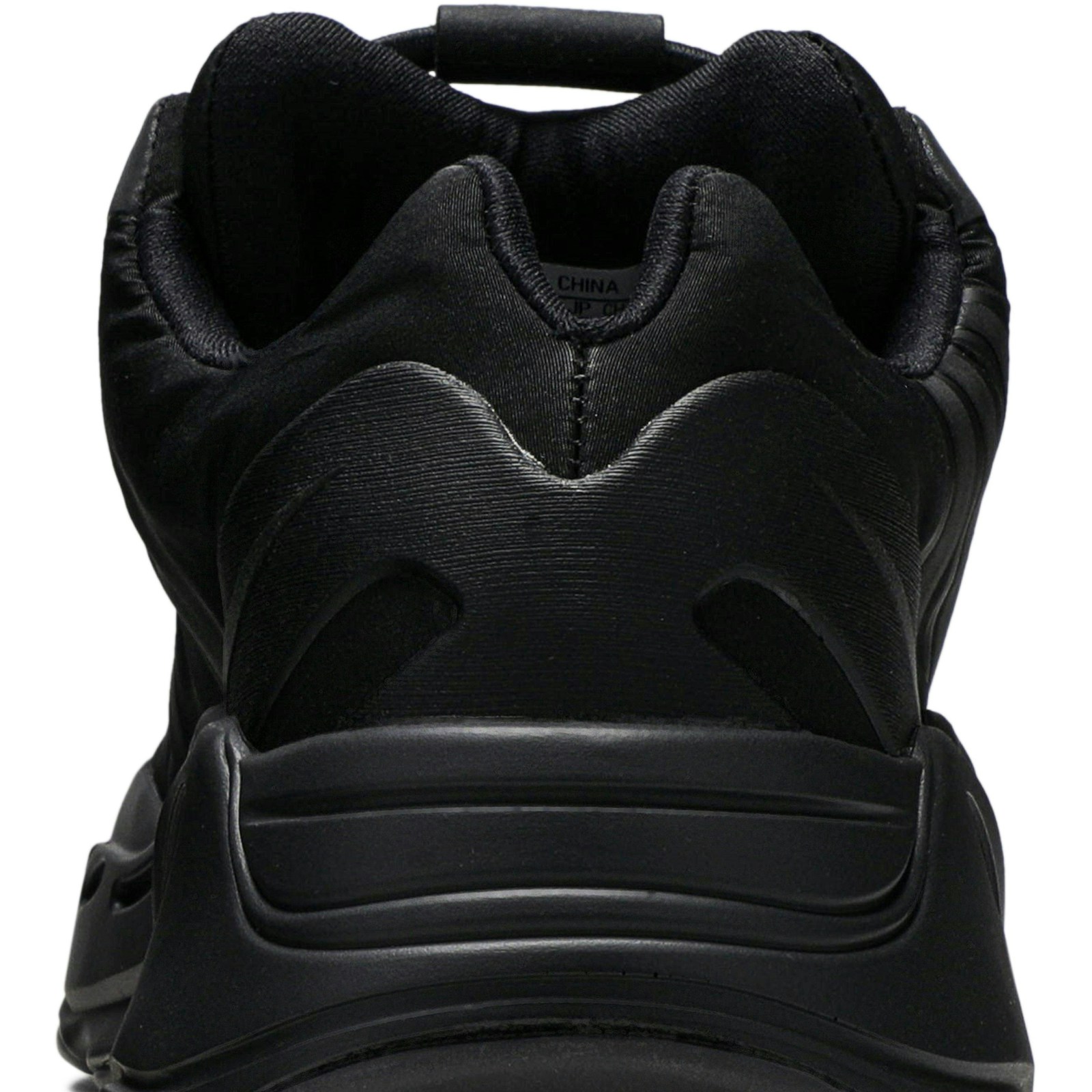 adidas Yeezy Boost 700 MNVN ‚Triple Black‘ FV4440 Domahi store