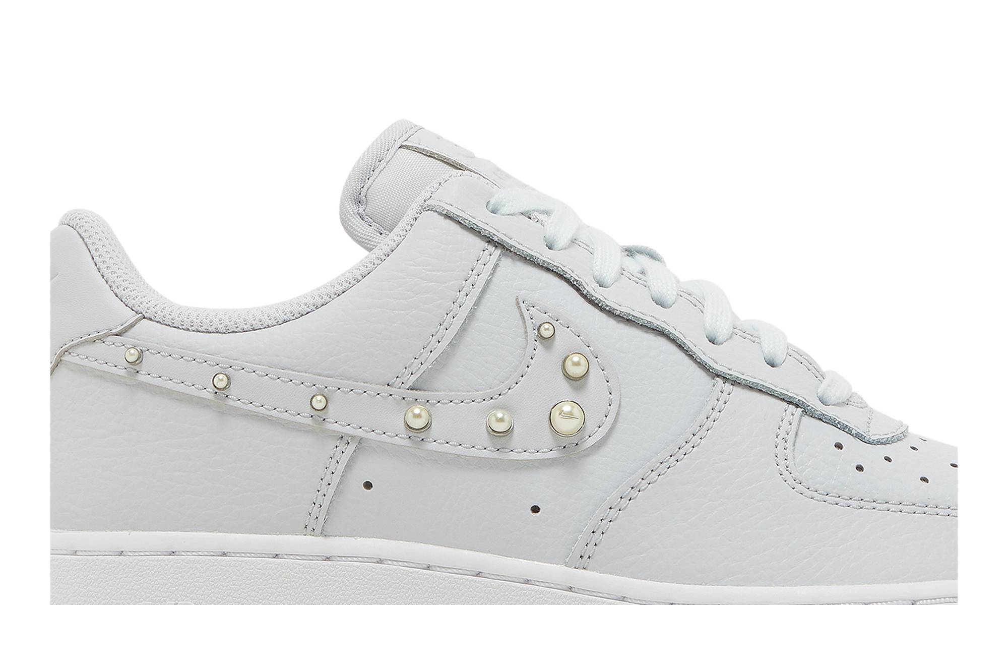 Nike Air Force 1 Low ‚Pearl Swoosh‘ DV3810-001 Domahi store