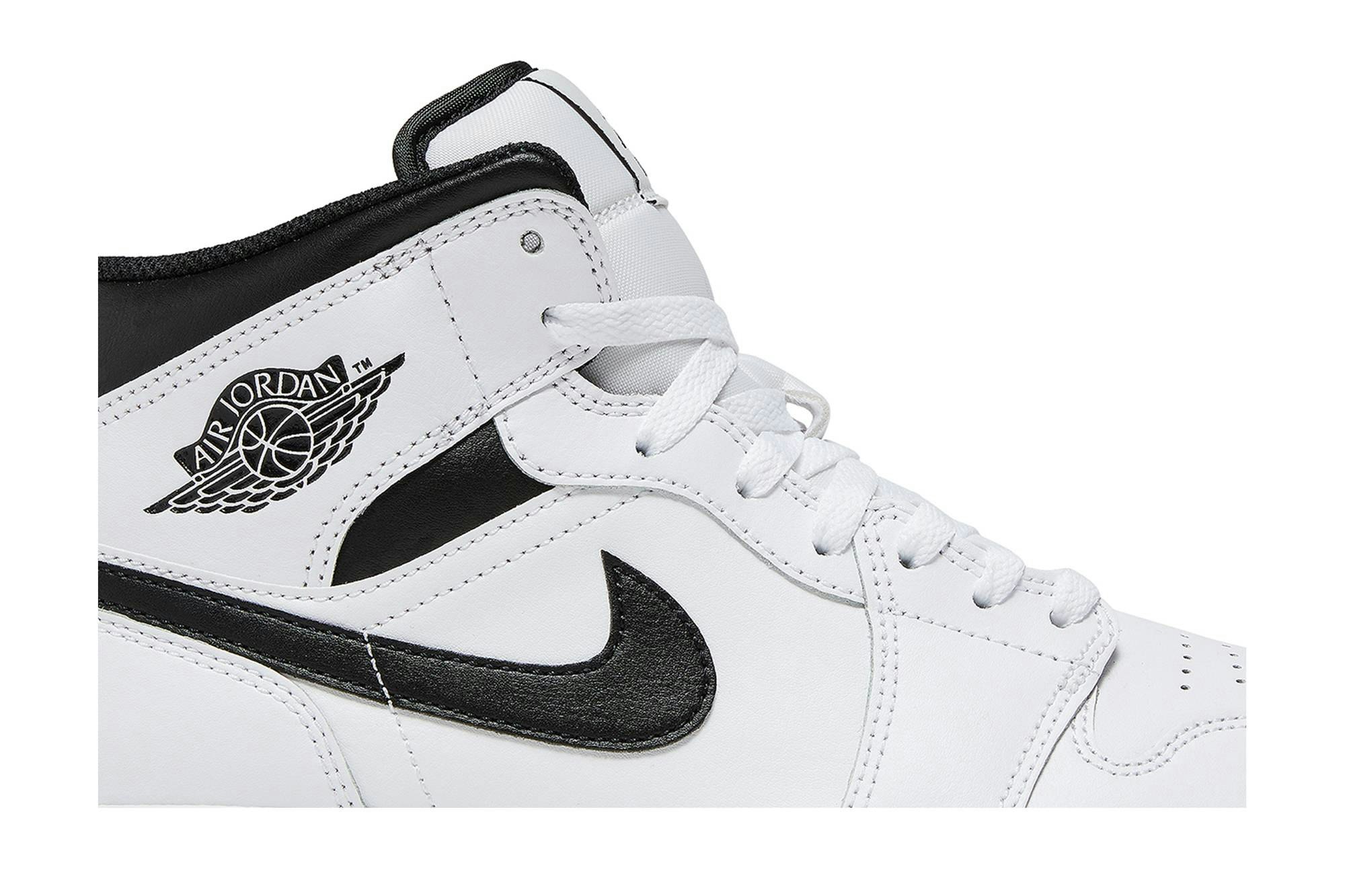 Air Jordan 1 Mid ‘White Black’ DQ8426-132