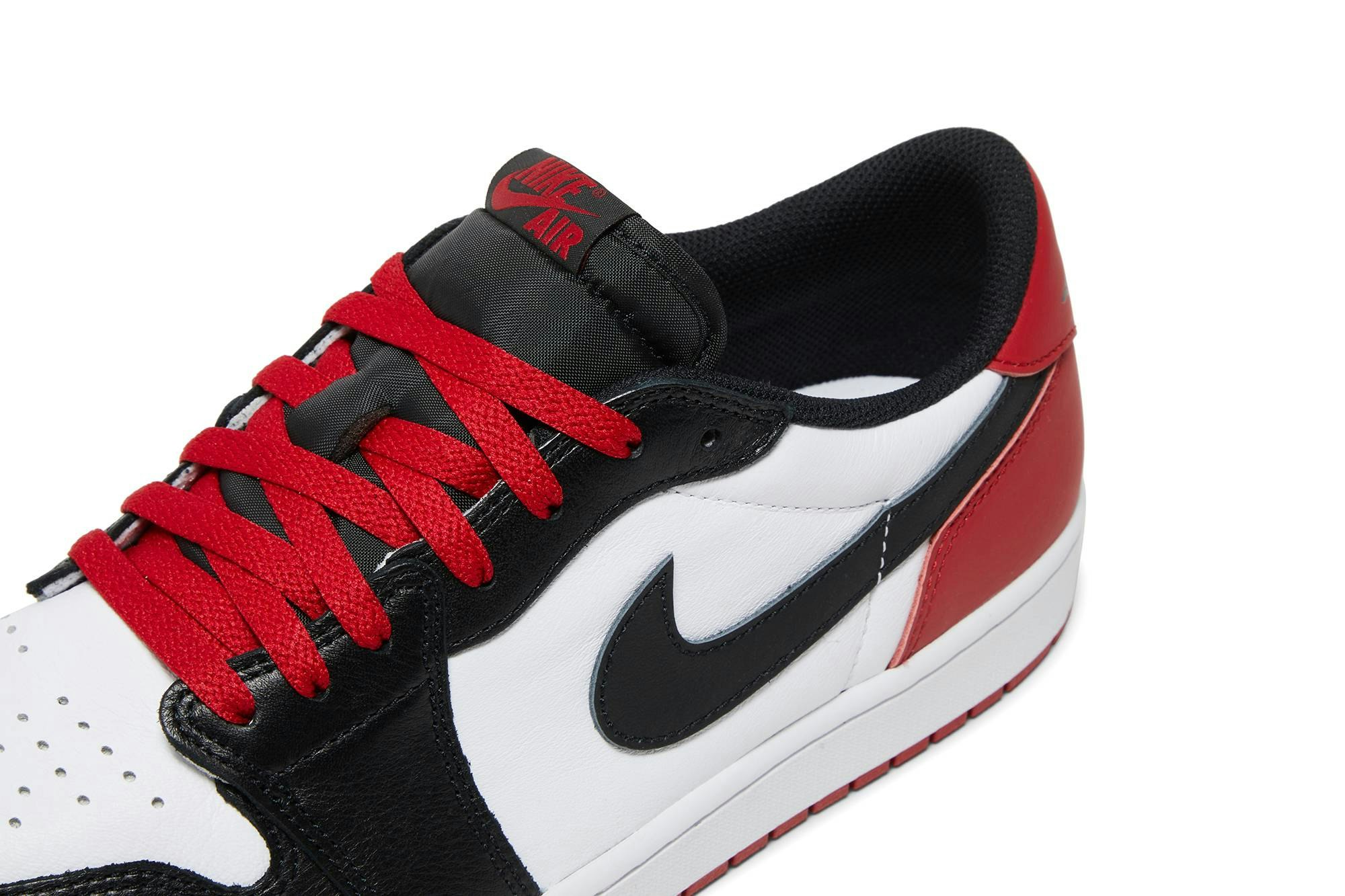 Air Jordan 1 Retro Low OG ‘Black Toe’ CZ0790-106